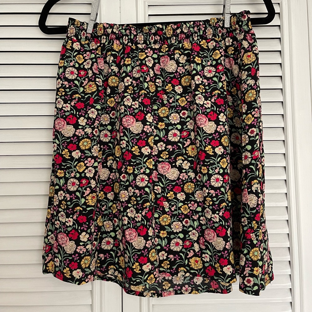 NWT, Loft floral skirt, Small